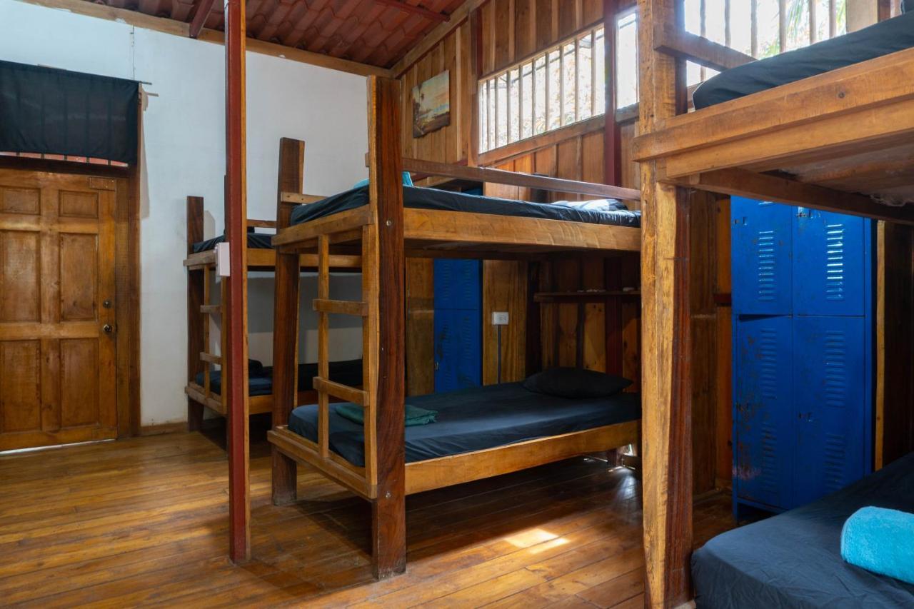 Отель Burnt Toast Surfcamp Носара Экстерьер фото