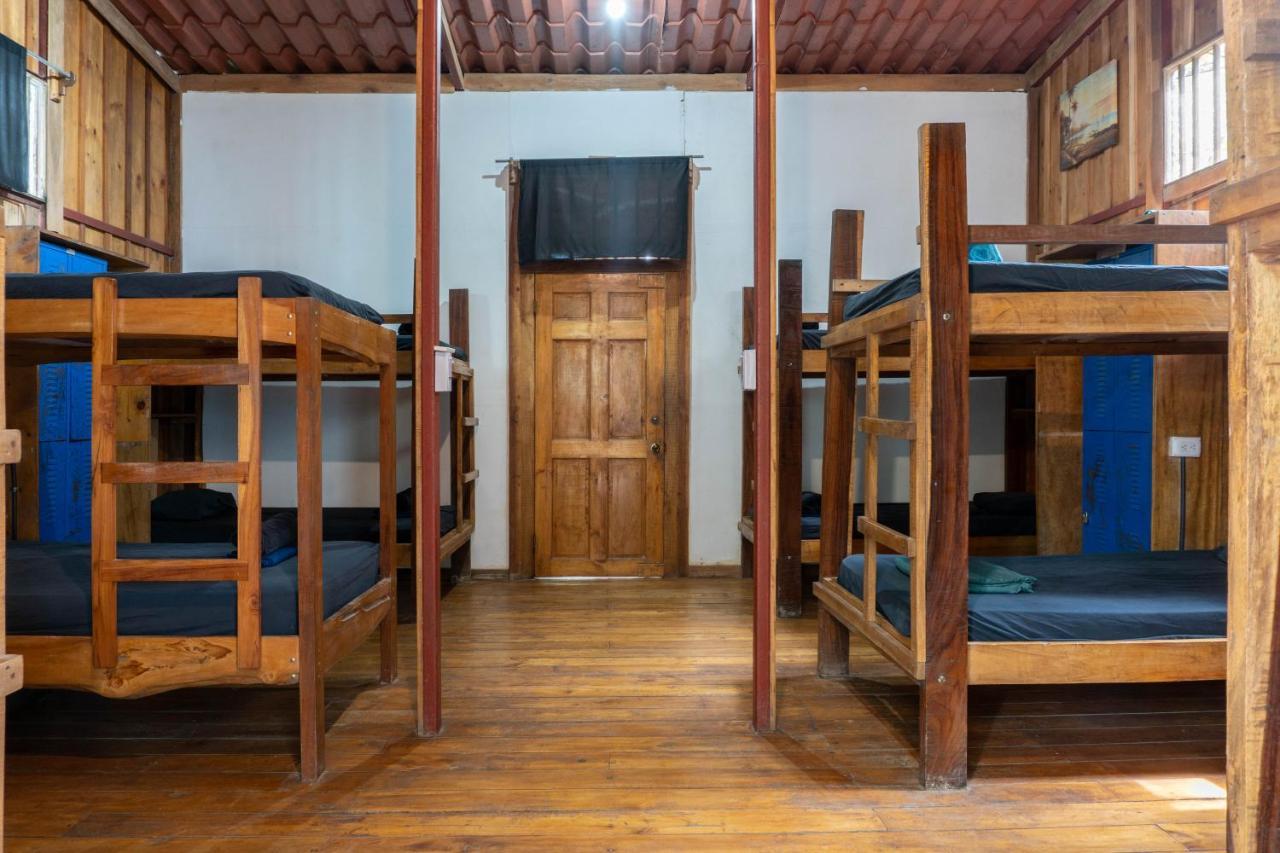 Отель Burnt Toast Surfcamp Носара Экстерьер фото