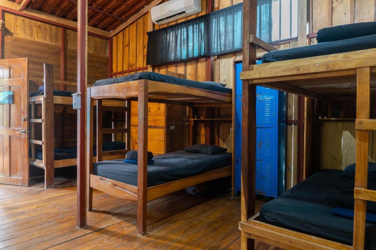 Отель Burnt Toast Surfcamp Носара Экстерьер фото
