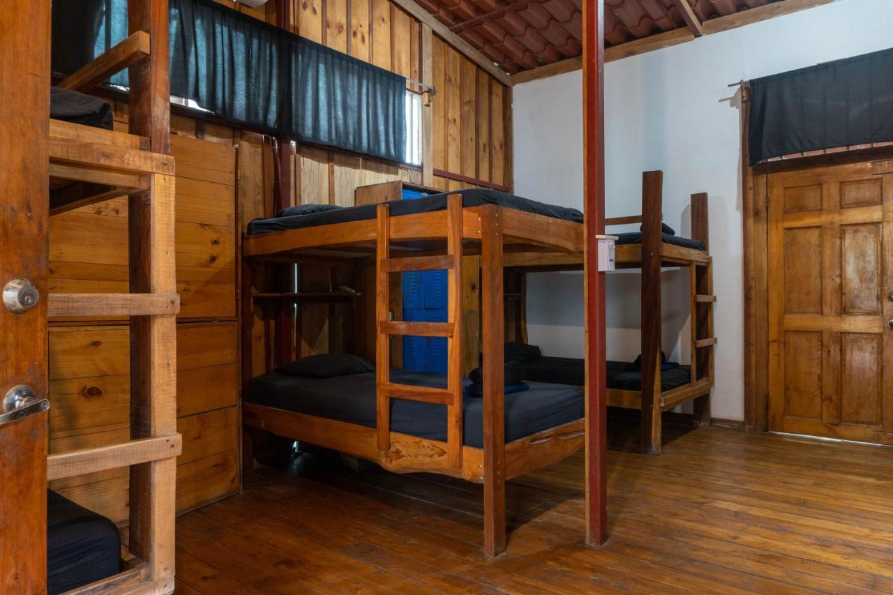 Отель Burnt Toast Surfcamp Носара Экстерьер фото